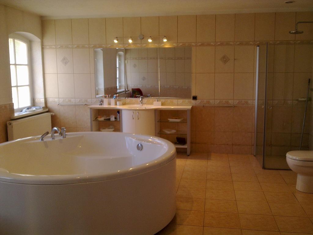 Figaro Villa Ventspils Ruang foto